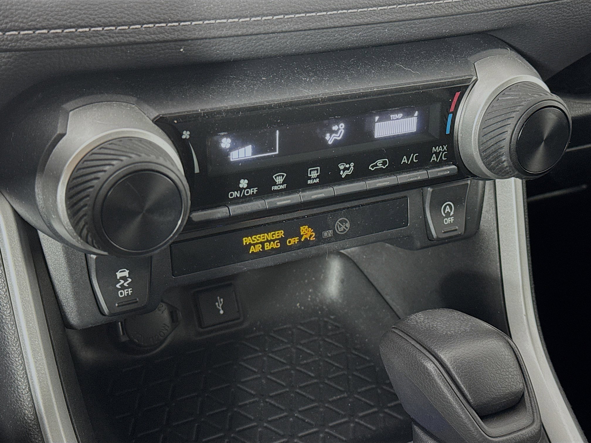 Used 2021 Toyota RAV4 LE image 15