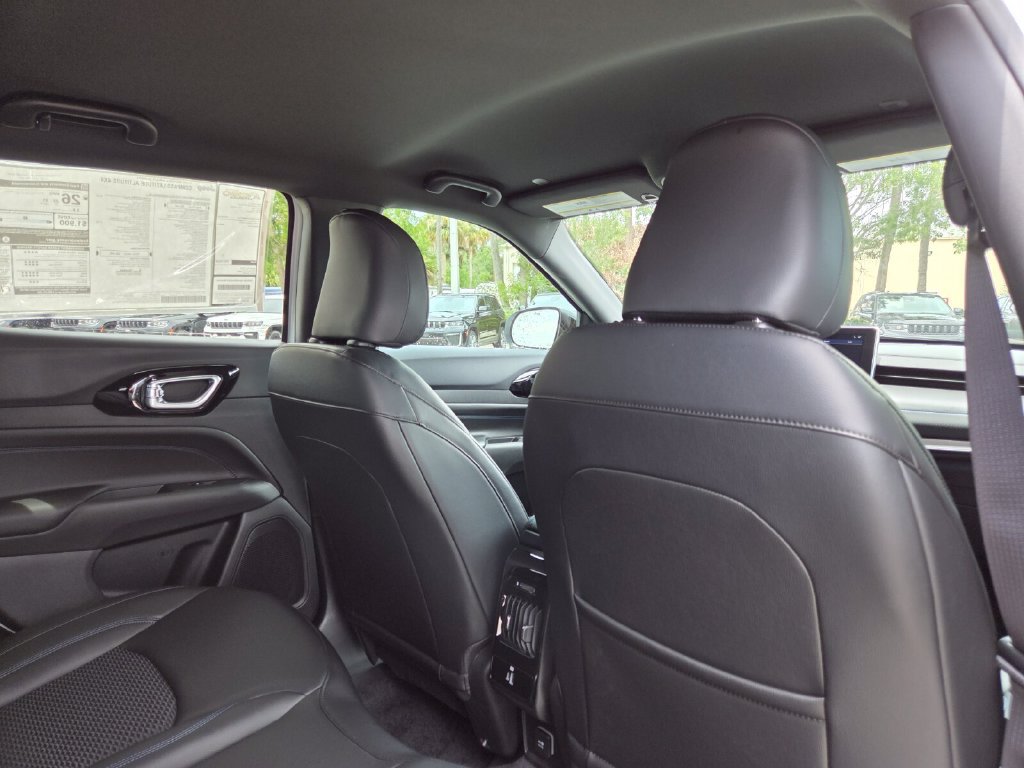 New 2026 Jeep Compass Latitude AWD/4WD image 17