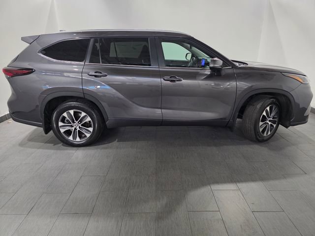 Used 2024 Toyota Highlander XLE image 6