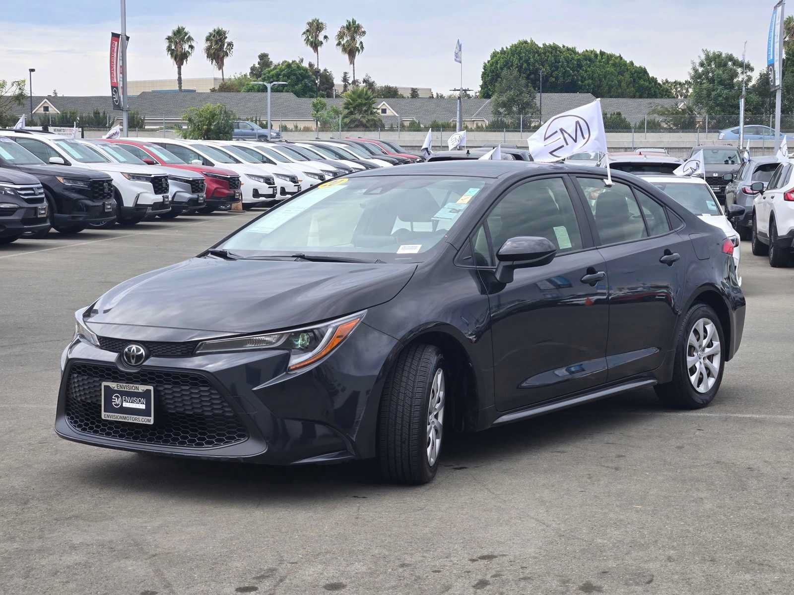 Used 2020 Toyota Corolla LE w/ Carpet Mat Package (TMS) FWD image 3