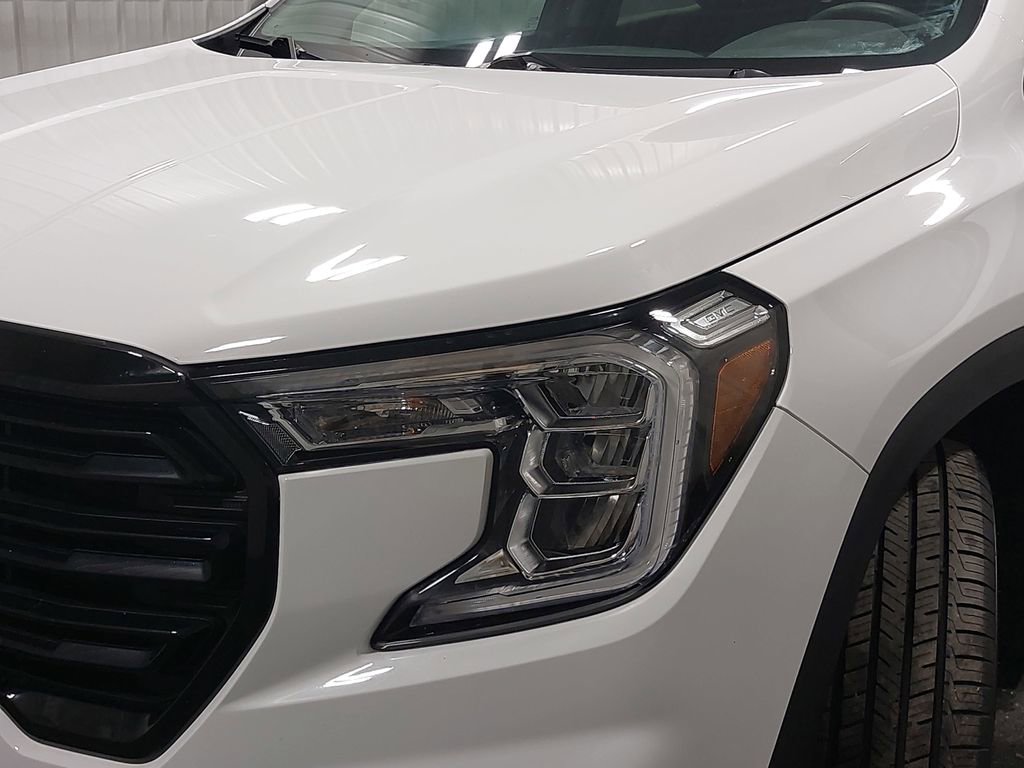 Used 2023 GMC Terrain SLE w/ Driver Convenience Package image 58