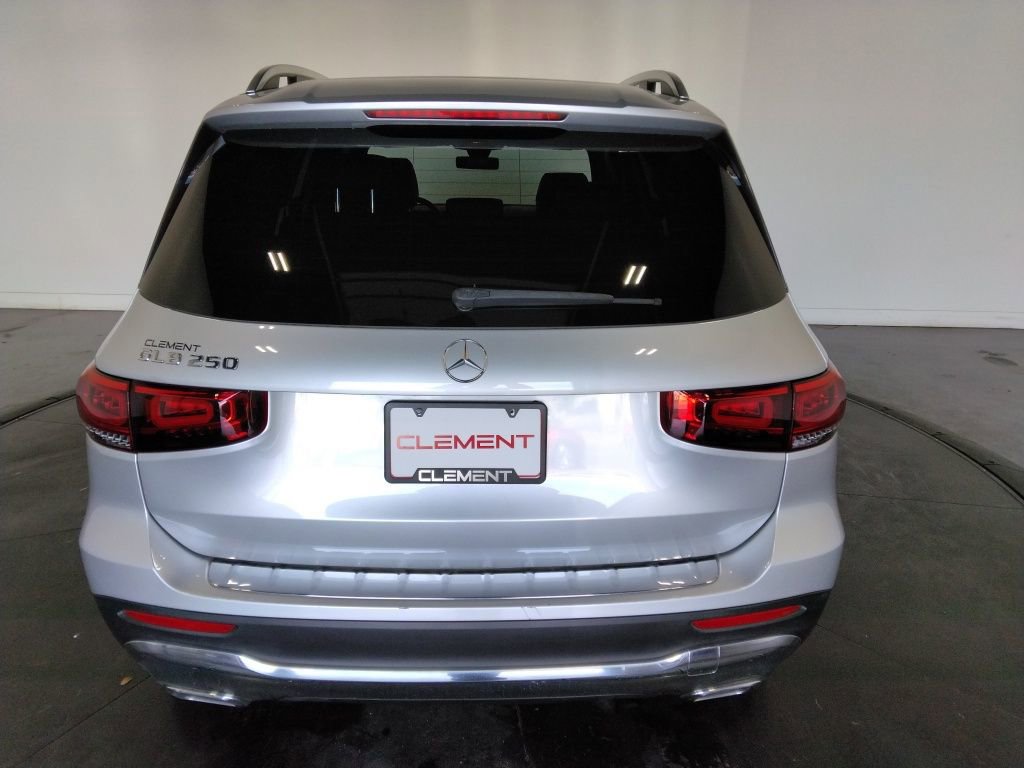 Used 2022 Mercedes-Benz GLB 250 w/ Premium Package Lite image 7