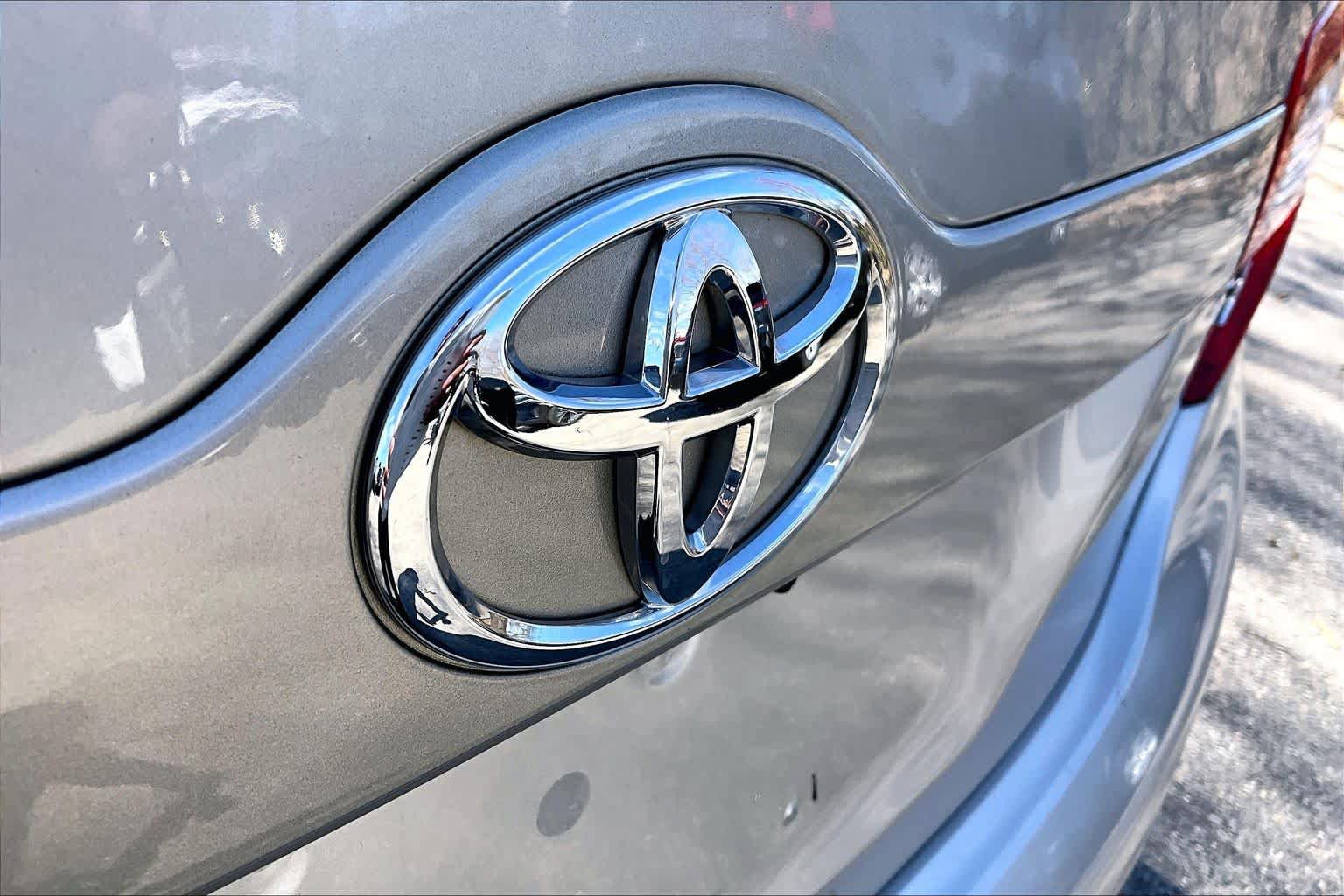 Used 2014 Toyota Camry LE FWD image 28