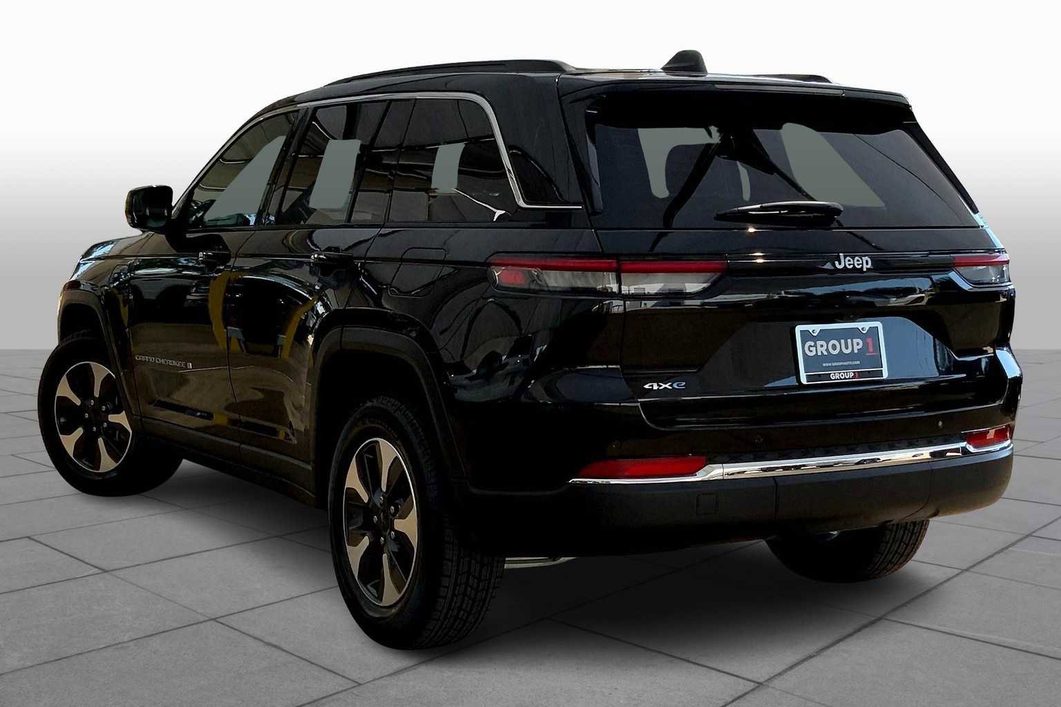 Used 2024 Jeep Grand Cherokee Limited 4xe image 11