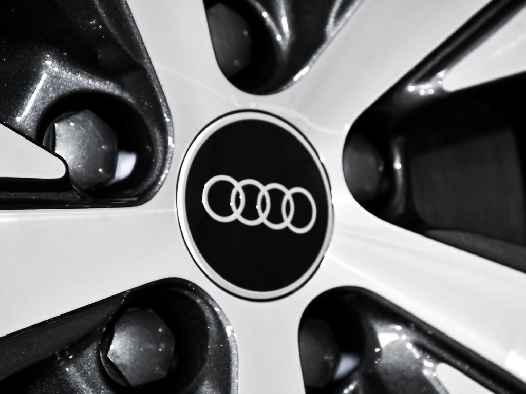 Used 2024 Audi Q8 e-tron Premium AWD/4WD image 83