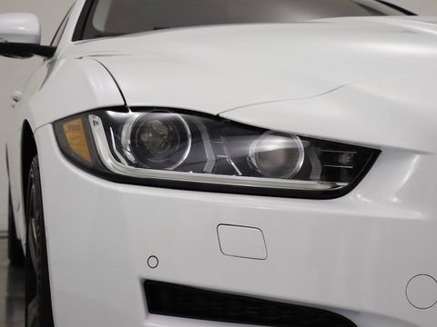 Used 2017 Jaguar XE Premium image 10