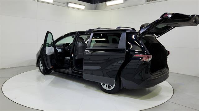 Used 2025 Toyota Sienna XLE w/ XLE Plus Package AWD/4WD image 31