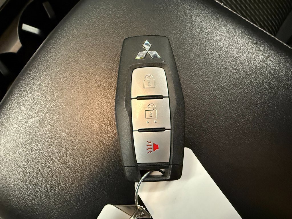 Used 2023 Mitsubishi Outlander ES image 16