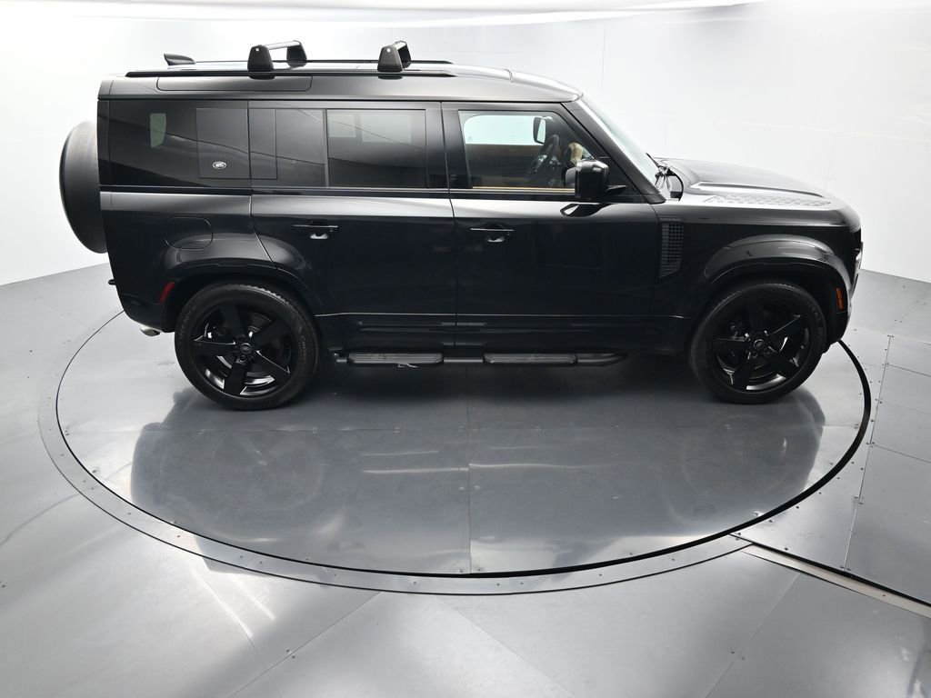Used 2024 Land Rover Defender 110 V8 image 39