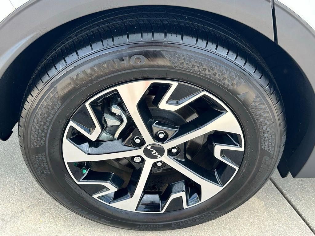 Used 2024 Kia Sportage EX image 24