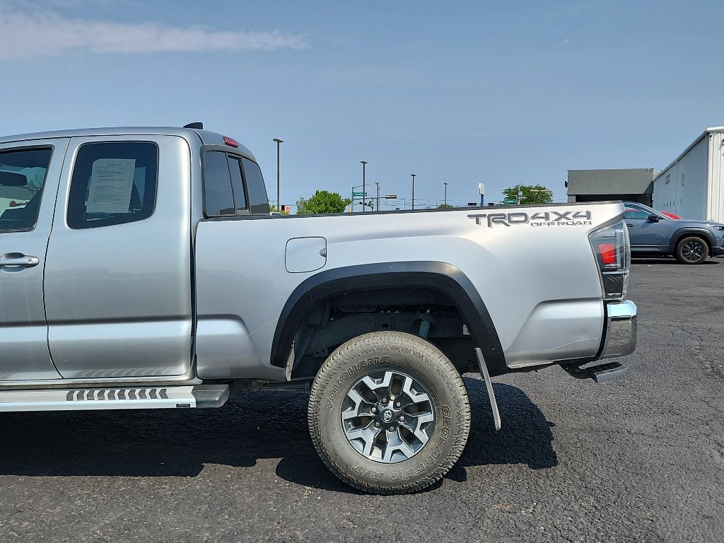 Used 2017 Toyota Tacoma TRD Off-Road w/ Tow Package AWD/4WD image 9