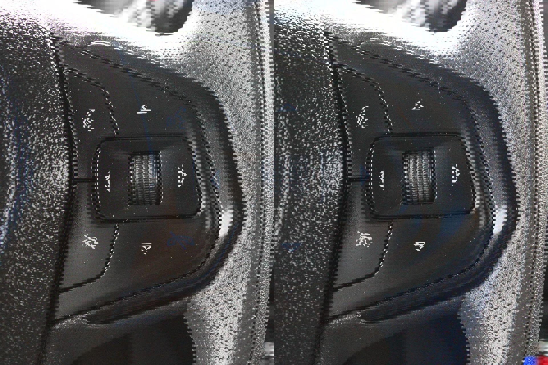 Used 2022 Chevrolet TrailBlazer LT FWD image 28