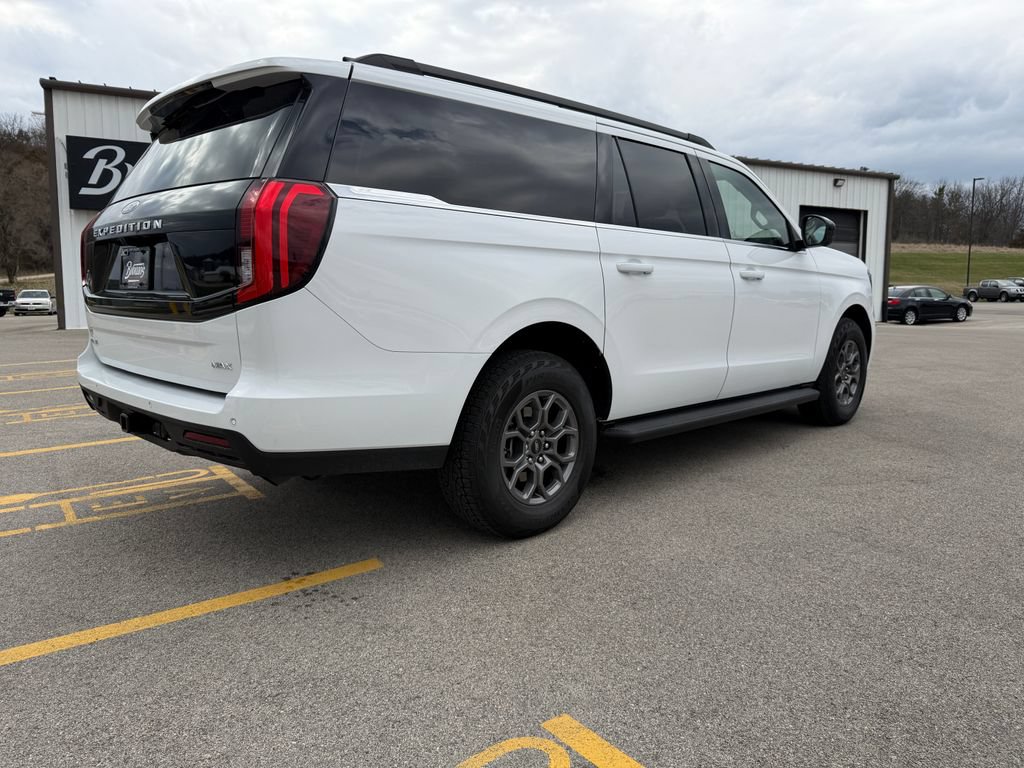 Used 2025 Ford Expedition Max Active AWD/4WD image 5