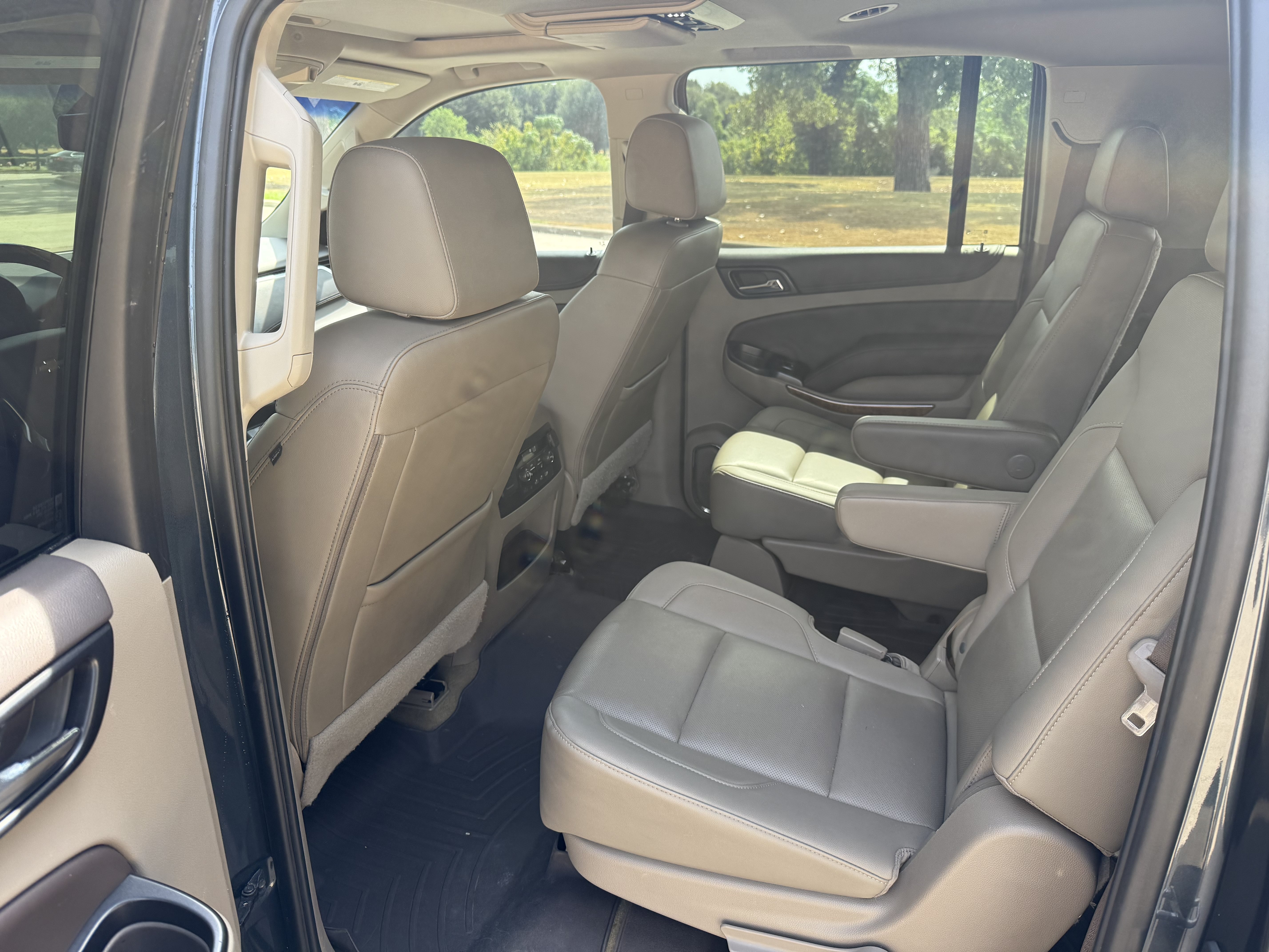 Used 2019 Chevrolet Suburban Premier RWD image 10