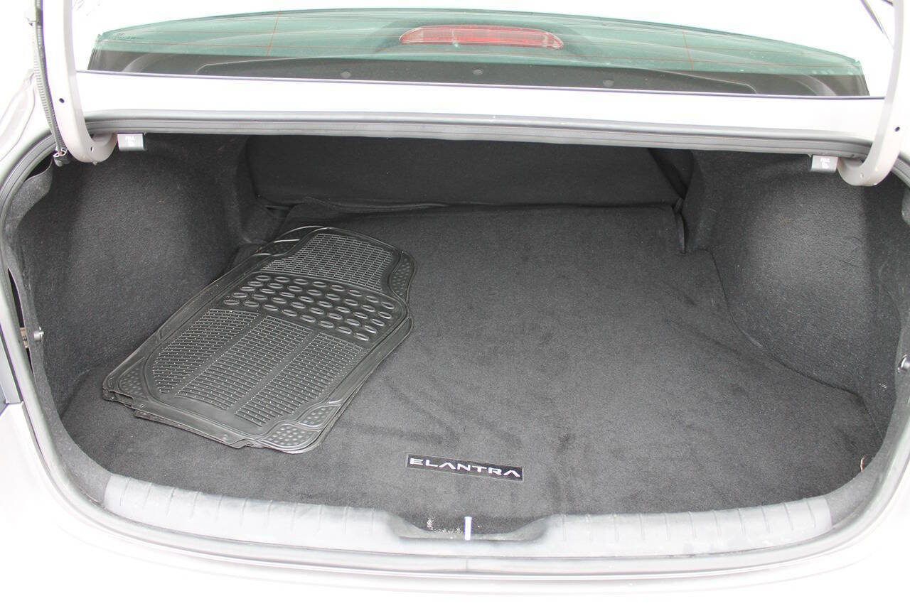 Used 2023 Hyundai Elantra SEL w/ Convenience Package image 17