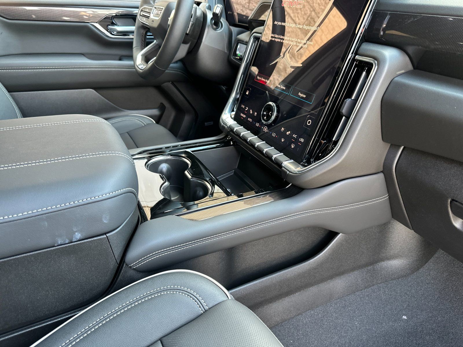 New 2026 GMC Yukon XL Elevation w/ Elevation Premium Package AWD/4WD image 16