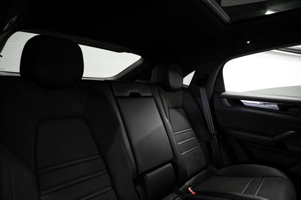 Used 2025 Porsche Cayenne GTS image 35