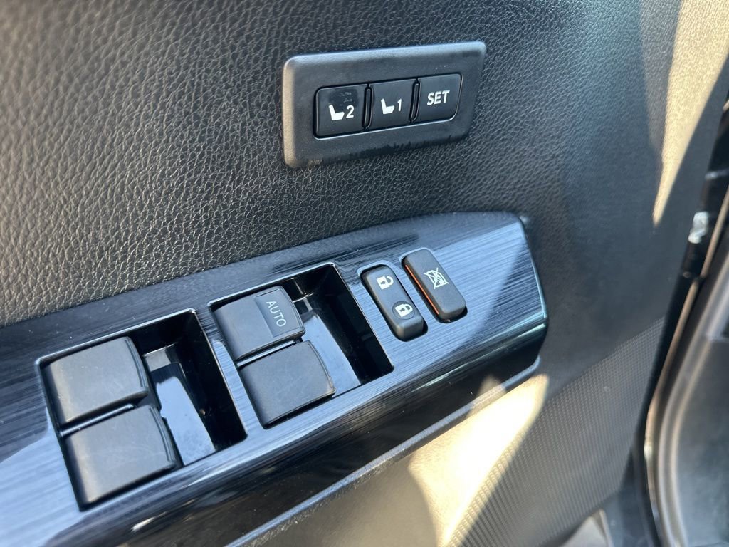 Used 2018 Toyota RAV4 Limited w/ Advanced Technology Package image 9