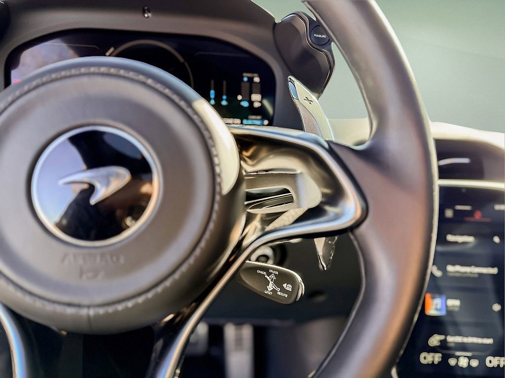 Used 2025 McLaren Artura Spider RWD image 21
