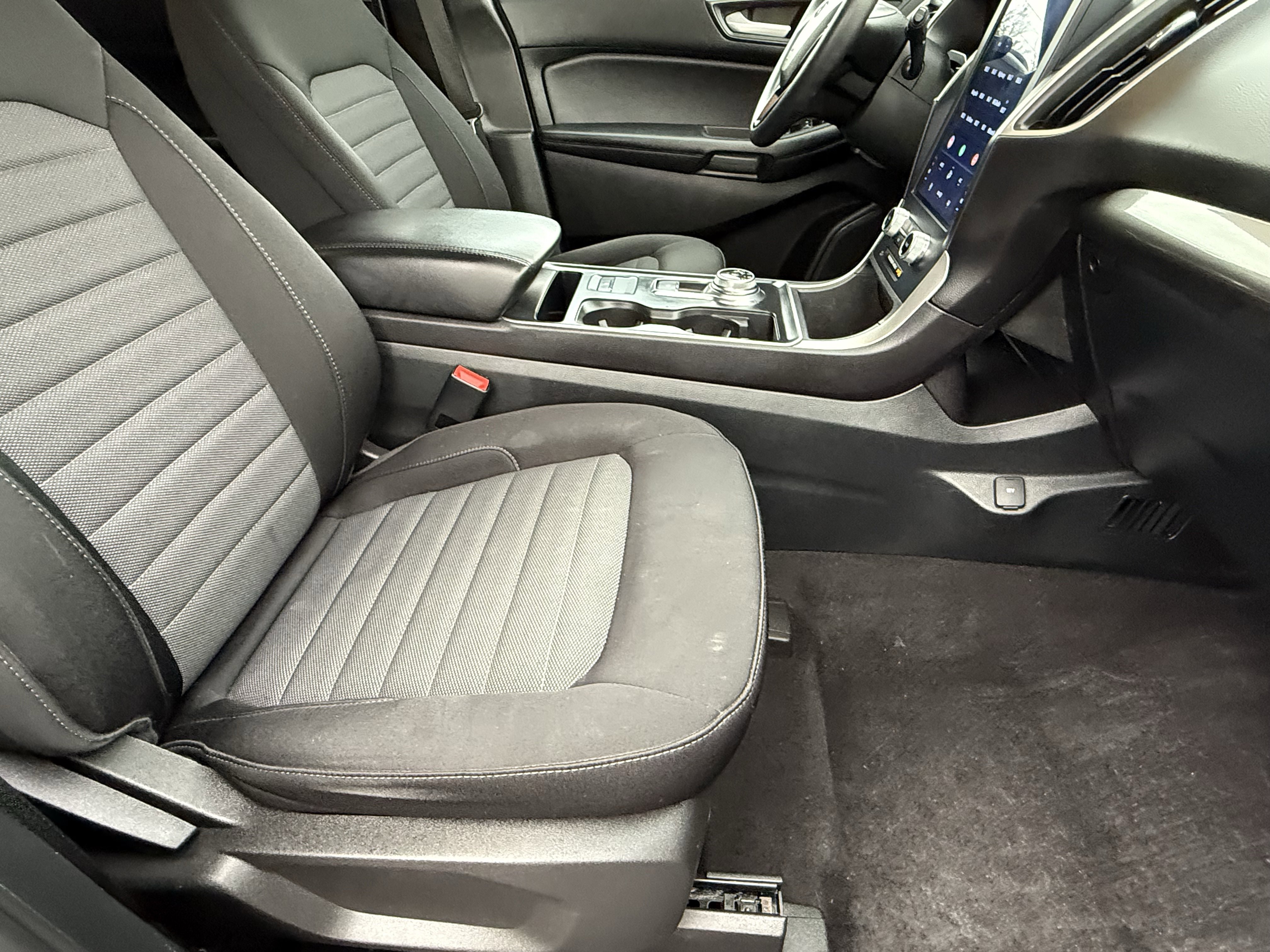 Used 2023 Ford Edge SE image 14