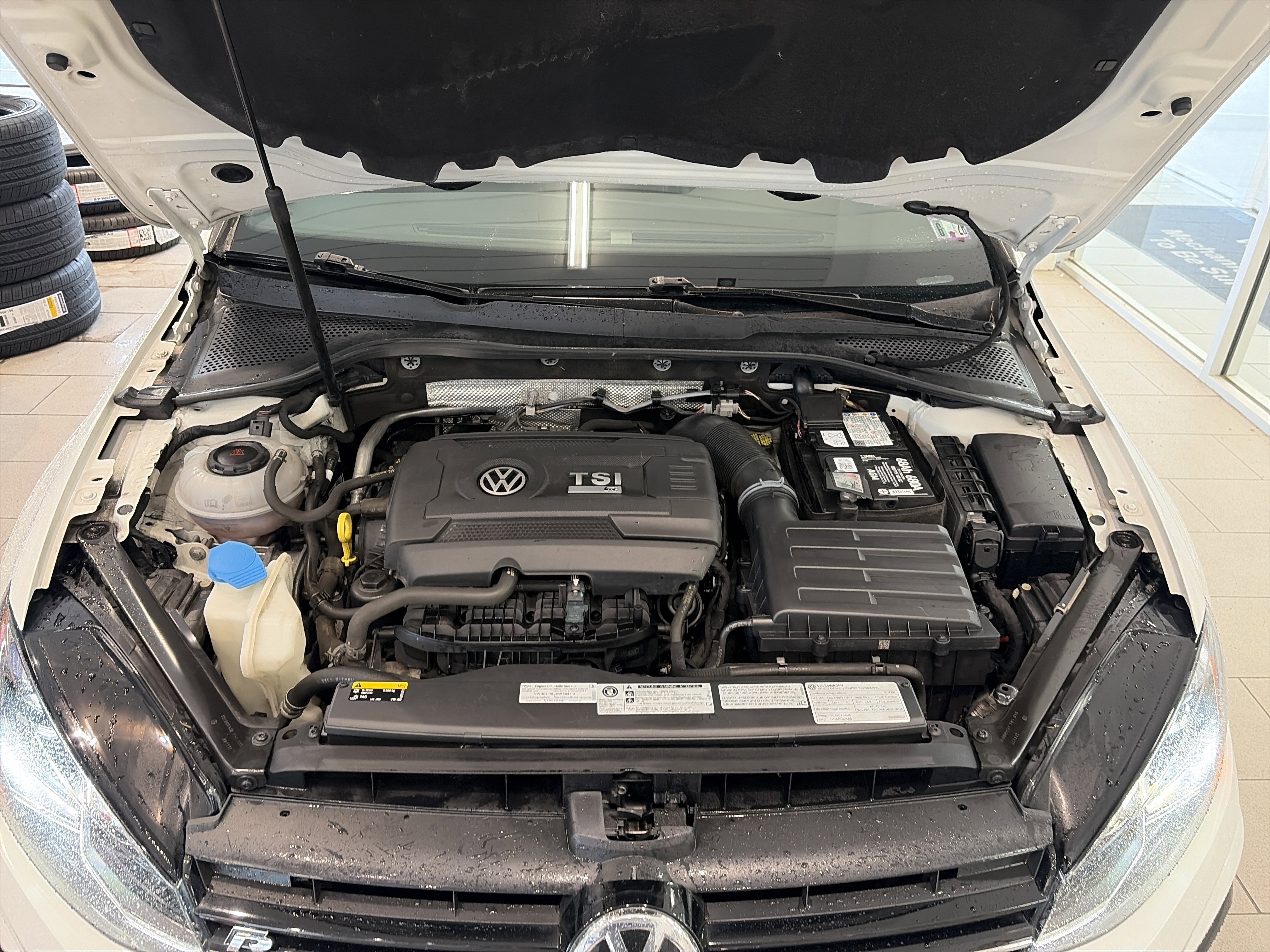Used 2018 Volkswagen Golf R 4-Door AWD/4WD image 14