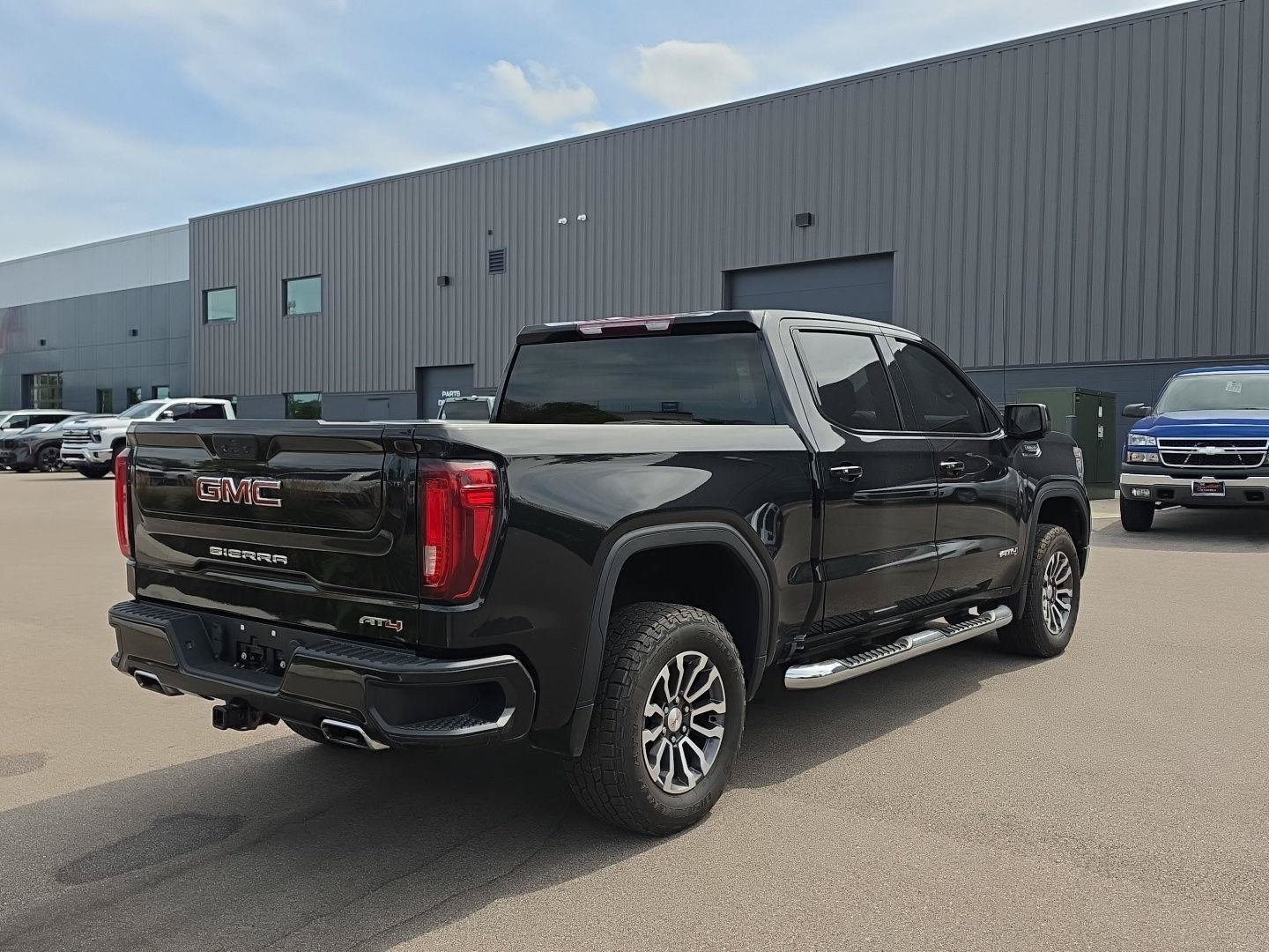 Used 2021 GMC Sierra 1500 AT4 AWD/4WD image 3