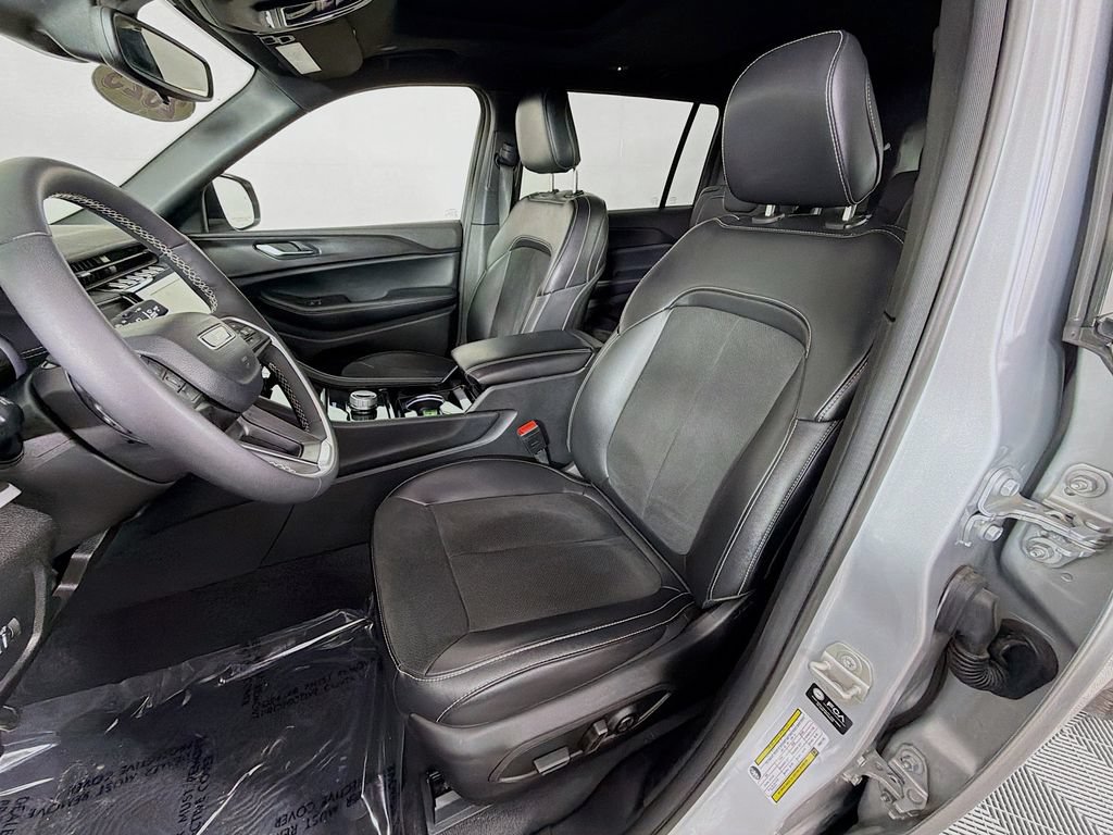 Certified 2023 Jeep Grand Cherokee L Laredo AWD/4WD image 32