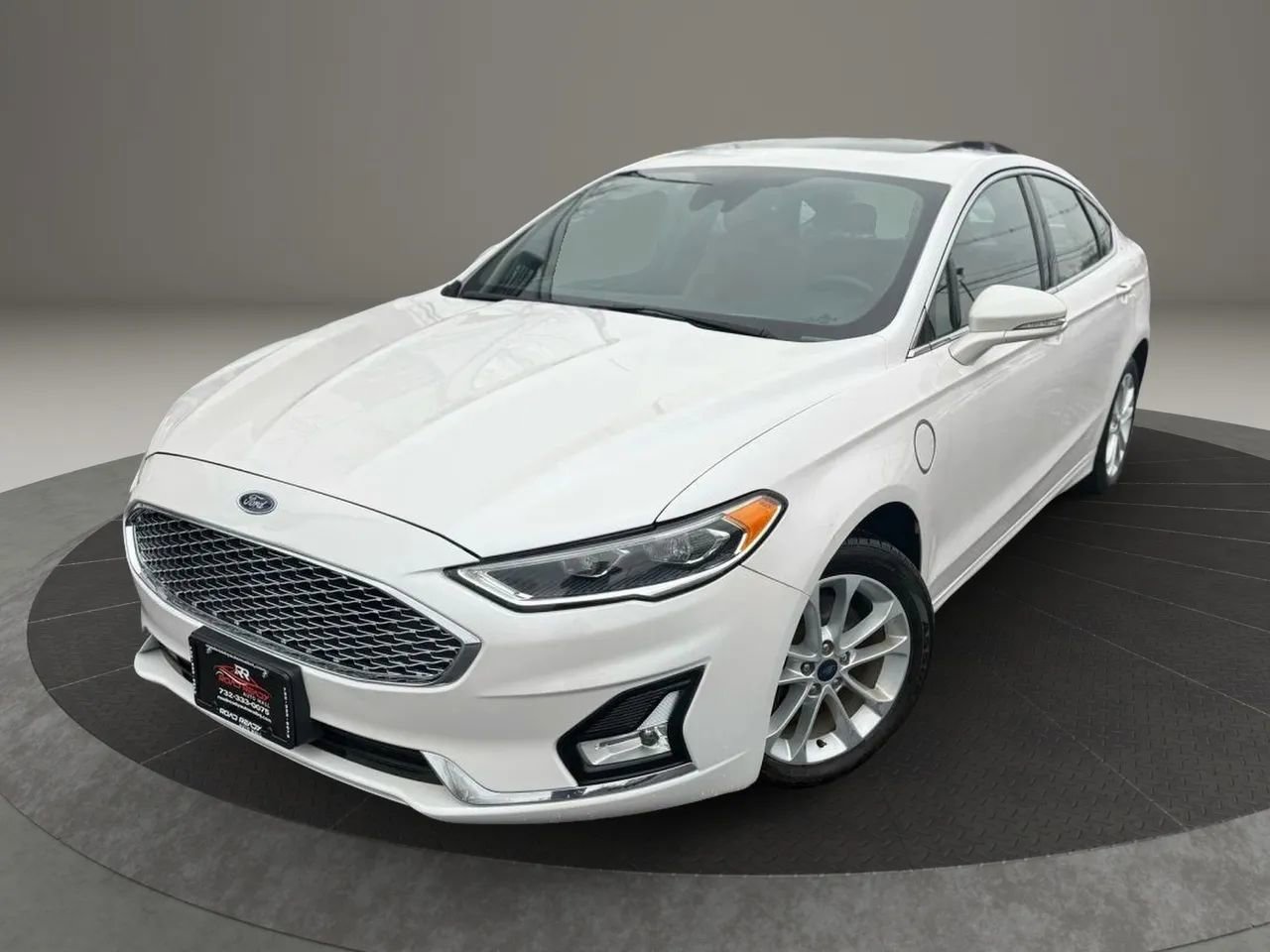 Used 2019 Ford Fusion Energi Titanium image 2