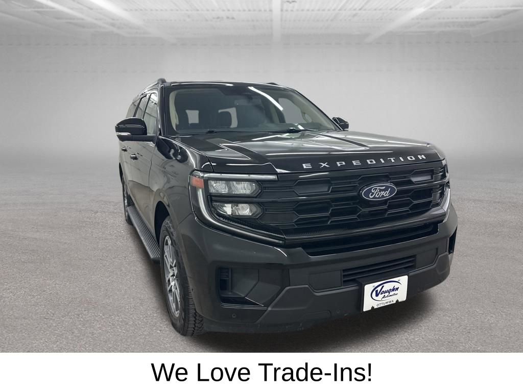 Used 2025 Ford Expedition Max Active AWD/4WD image 3