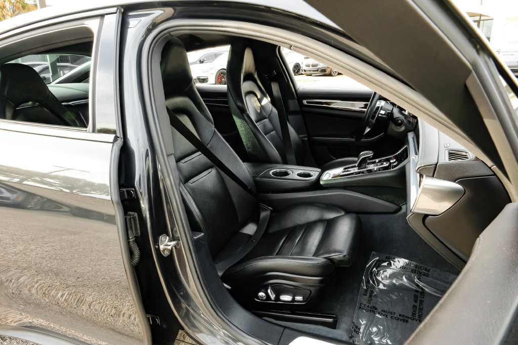 Used 2018 Porsche Panamera 4 AWD/4WD image 43