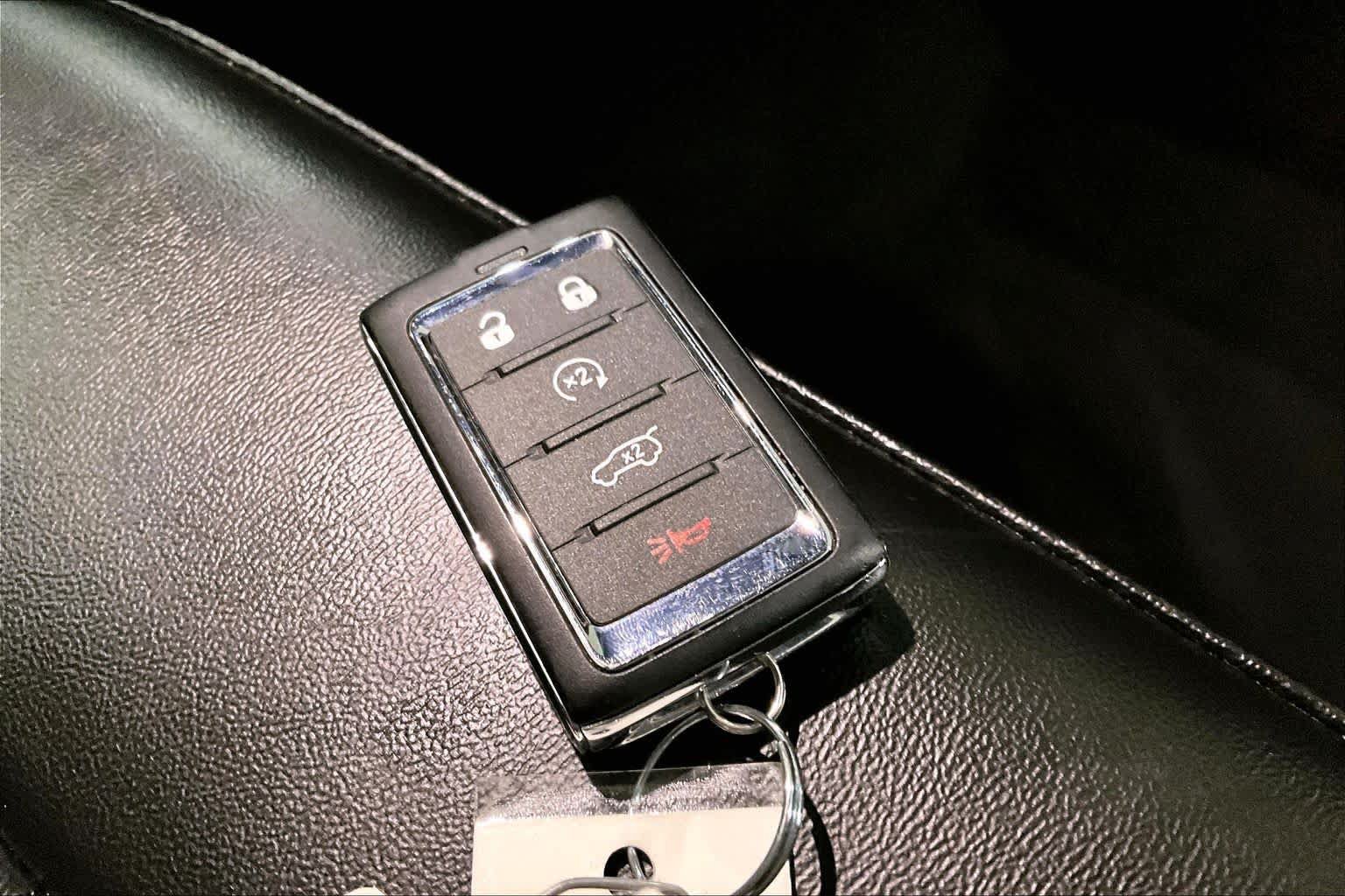 Used 2024 Jeep Grand Cherokee Limited w/ Black Appearance Package AWD/4WD image 14