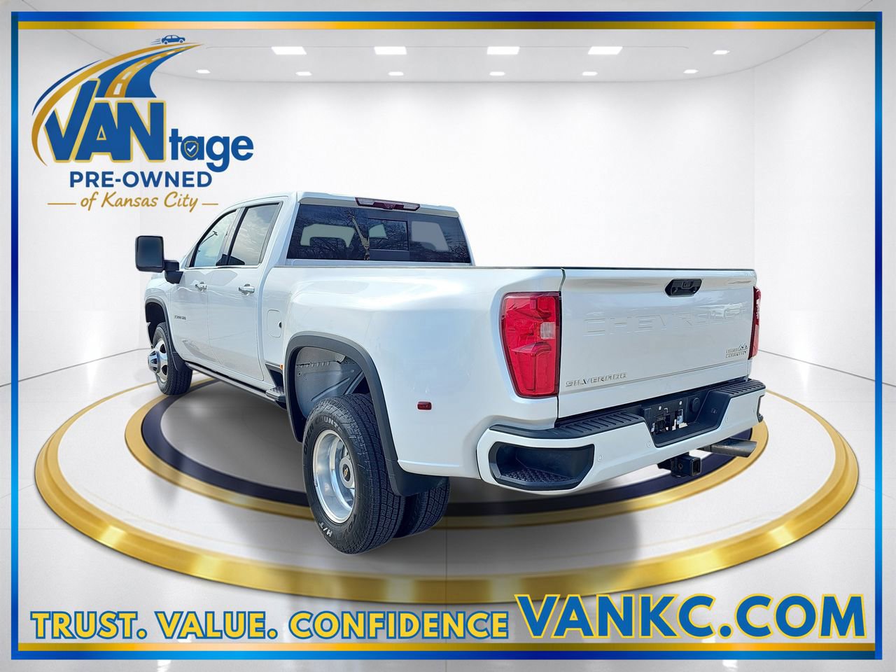 Used 2023 Chevrolet Silverado 3500 High Country w/ Technology Package image 9