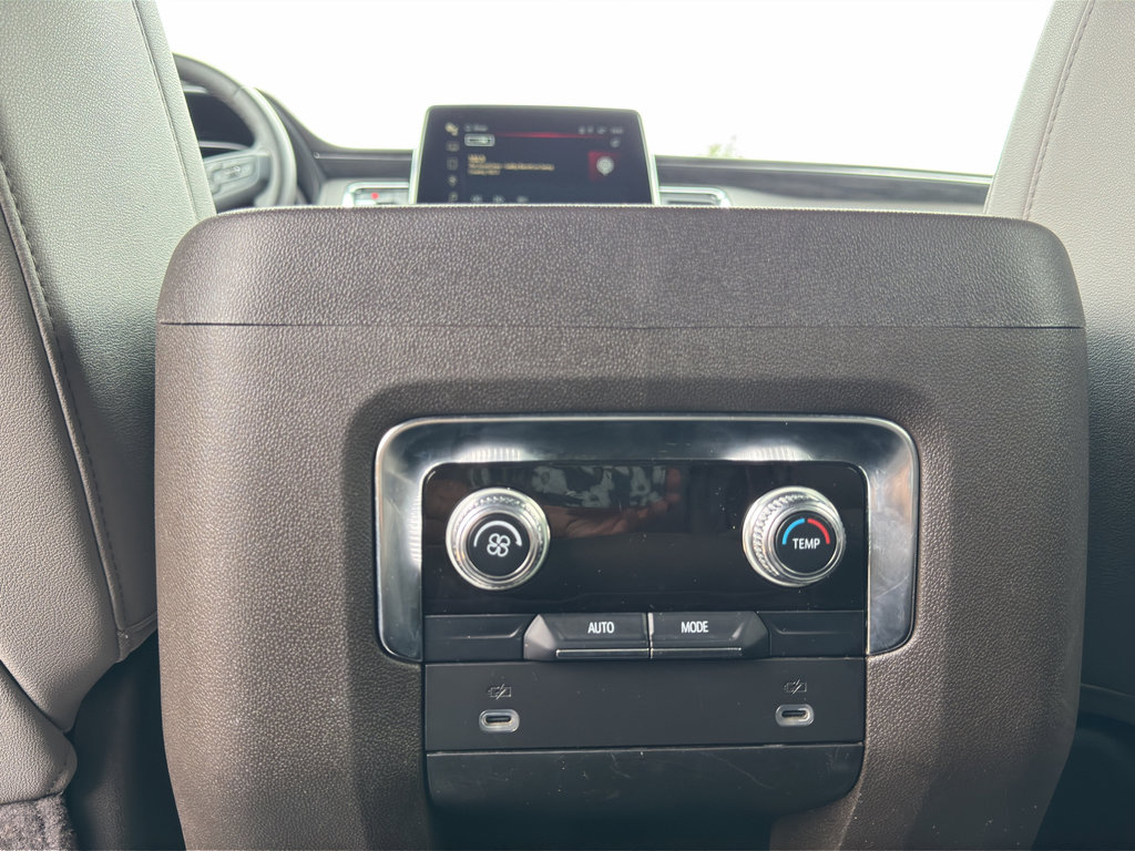 Used 2024 GMC Yukon SLT RWD image 8
