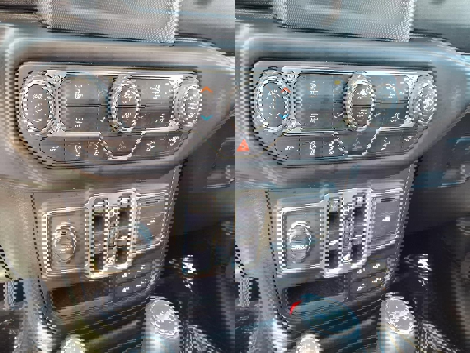 Used 2018 Jeep Wrangler Unlimited Sahara w/ Dual Top Group image 13