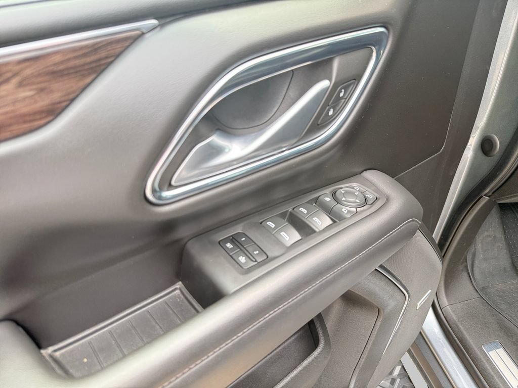 Used 2022 Chevrolet Tahoe Z71 w/ Luxury Package AWD/4WD image 19