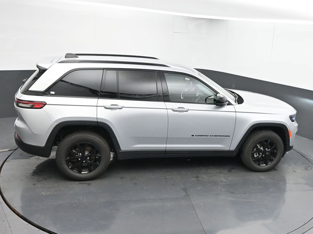 Used 2024 Jeep Grand Cherokee Altitude image 44