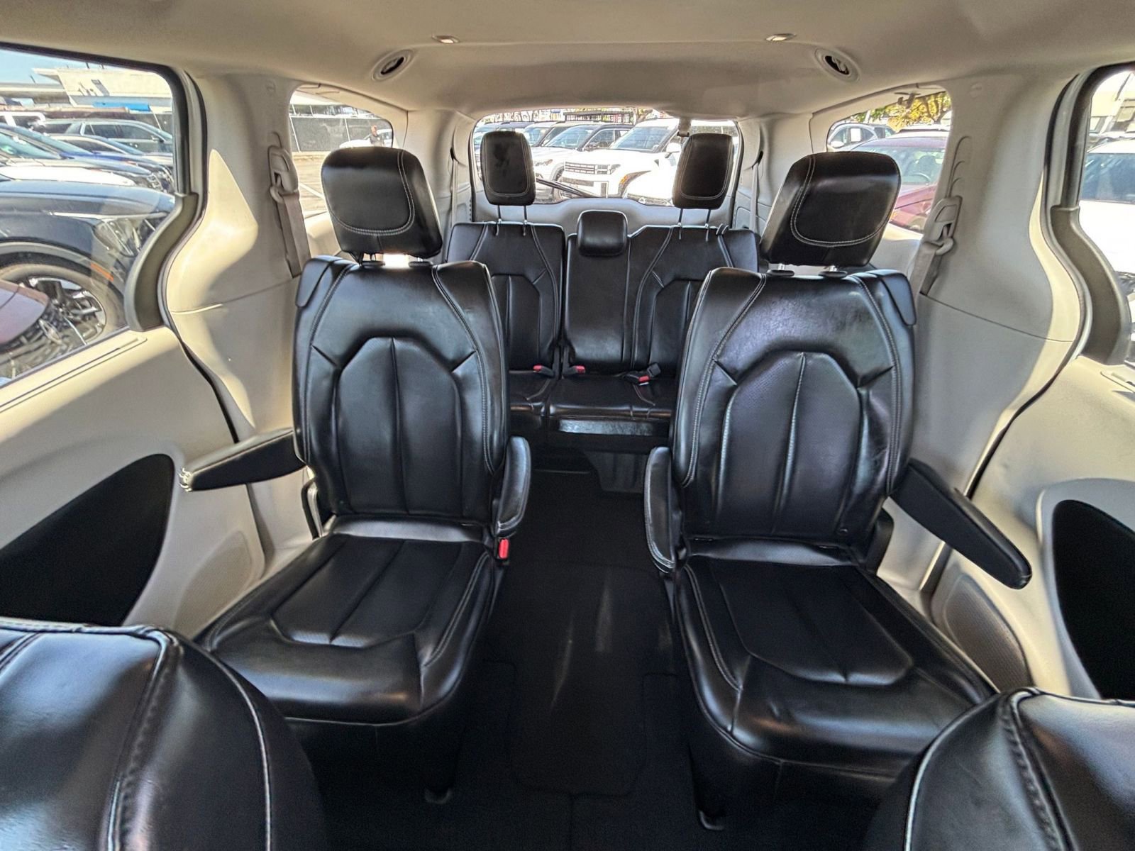 Used 2023 Chrysler Pacifica Touring-L FWD image 40