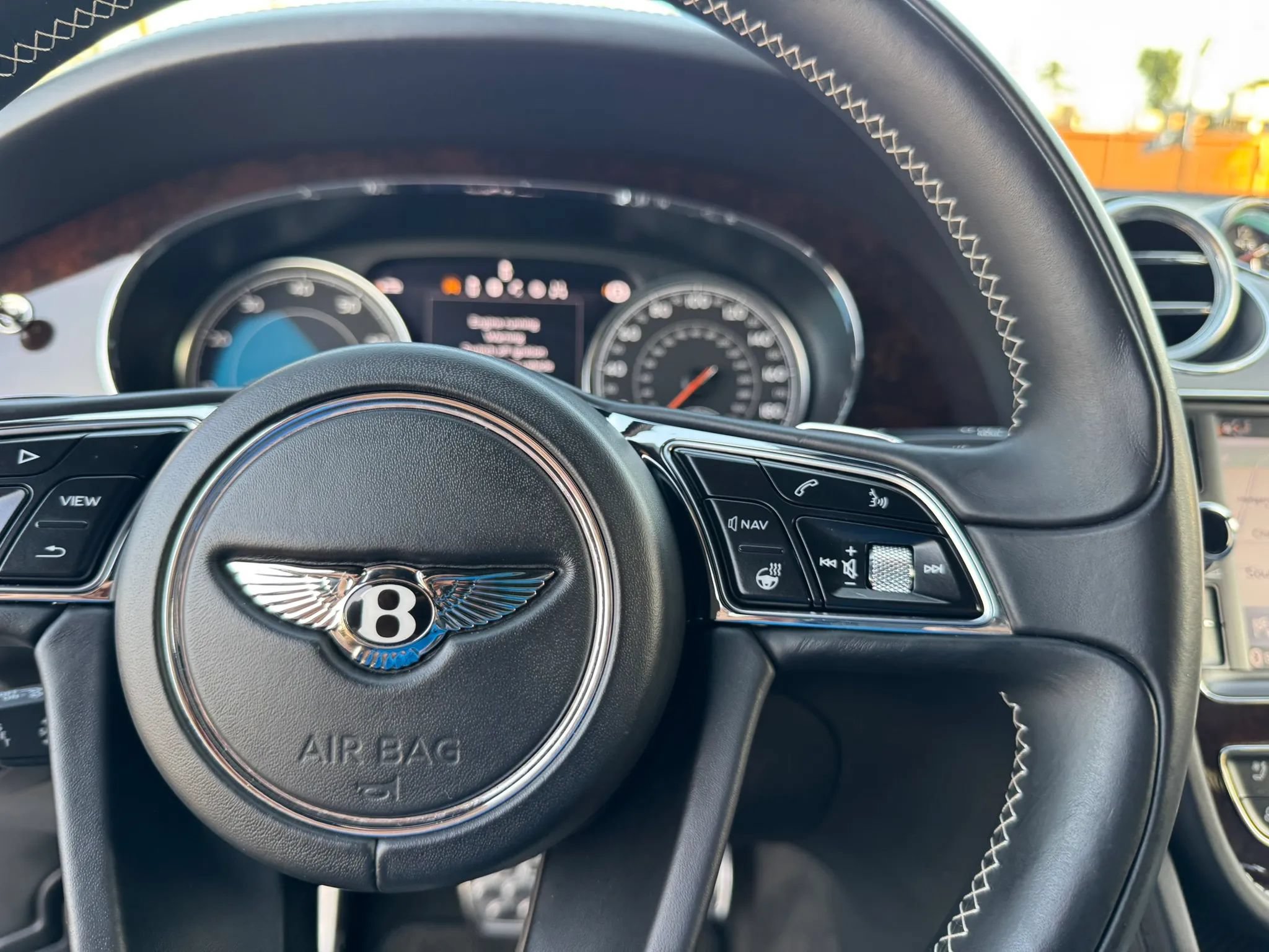 Used 2018 Bentley Bentayga AWD/4WD image 34