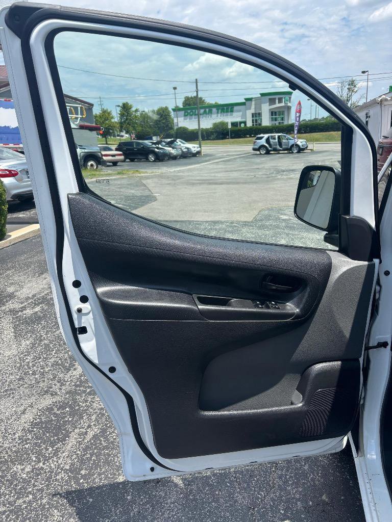Used 2018 Nissan NV200 S image 11