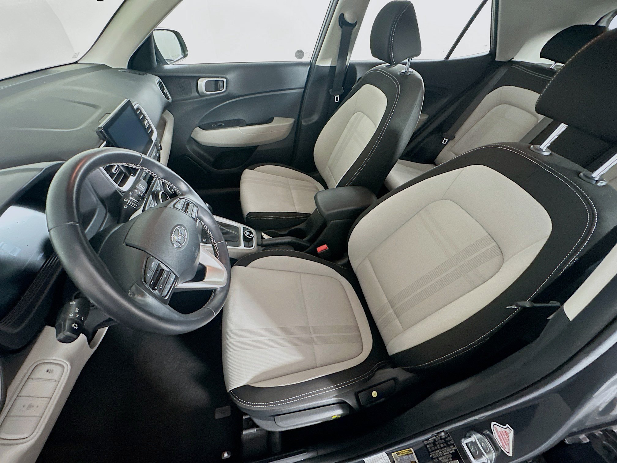 Used 2023 Hyundai Venue SEL FWD image 13