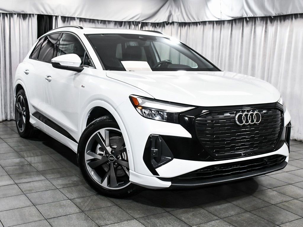 Used 2024 Audi Q4 e-tron Premium Plus w/ Premium Plus image 3