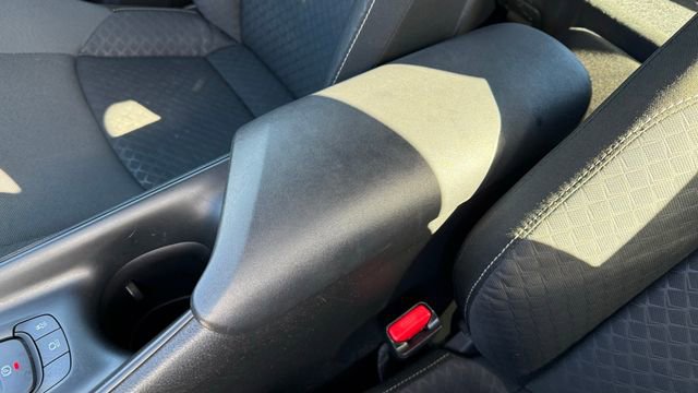 Used 2022 Toyota C-HR XLE image 23