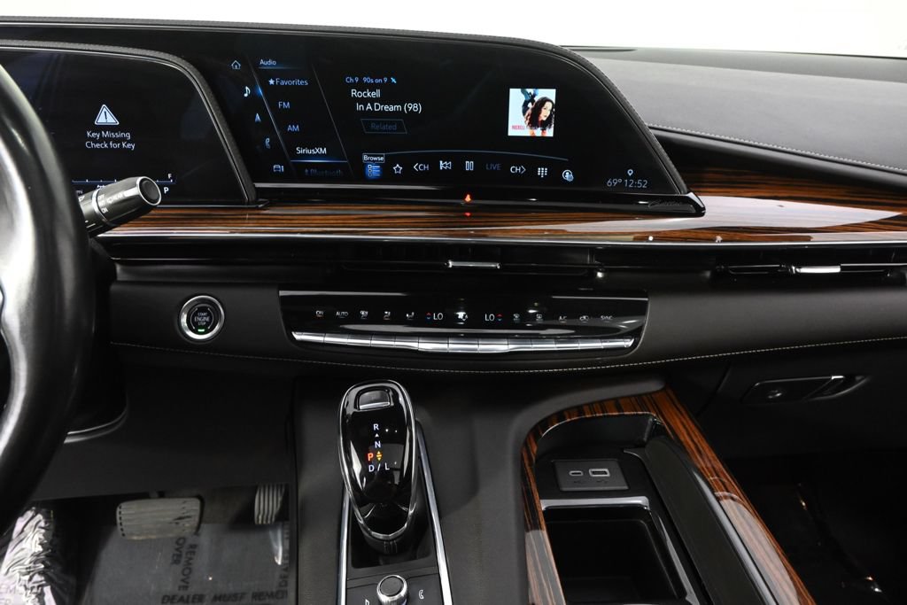 Used 2022 Cadillac Escalade ESV Premium Luxury w/ Performance Package AWD/4WD image 28