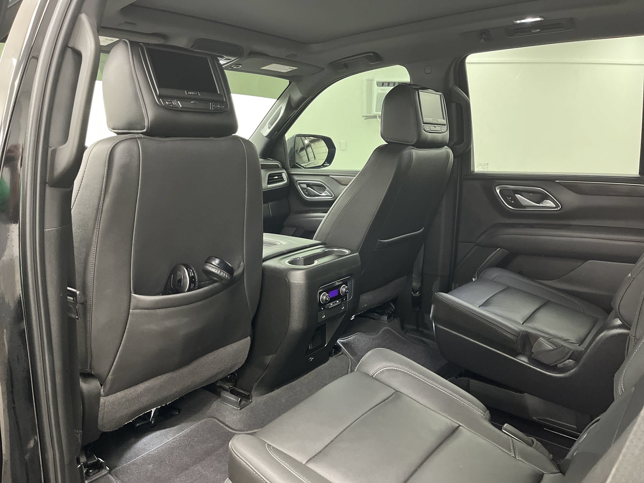 Used 2022 Chevrolet Tahoe LT w/ Luxury Package AWD/4WD image 16