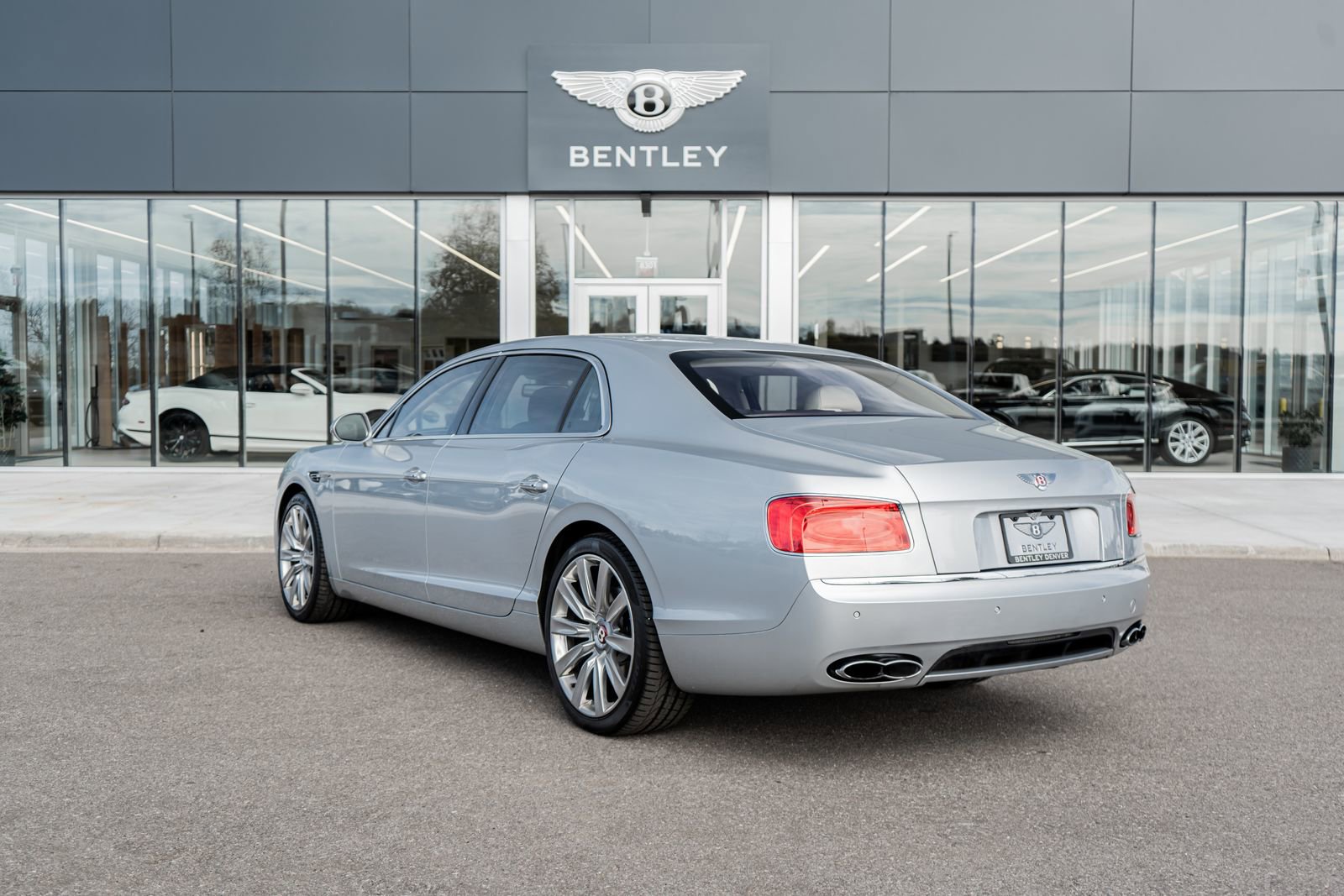 Used 2018 Bentley Flying Spur V8 image 3