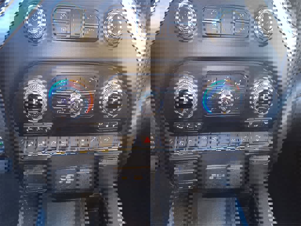 Used 2020 GMC Sierra 1500 SLT image 19