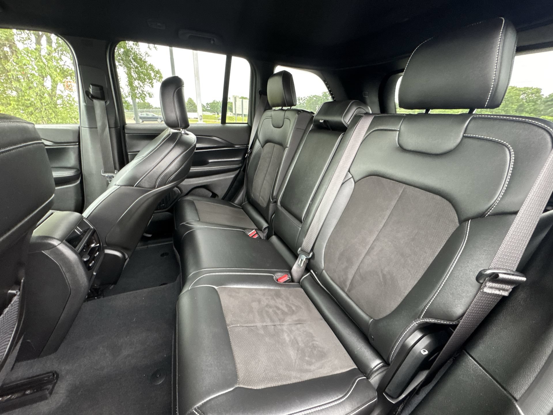 Used 2023 Jeep Grand Cherokee Altitude AWD/4WD image 22