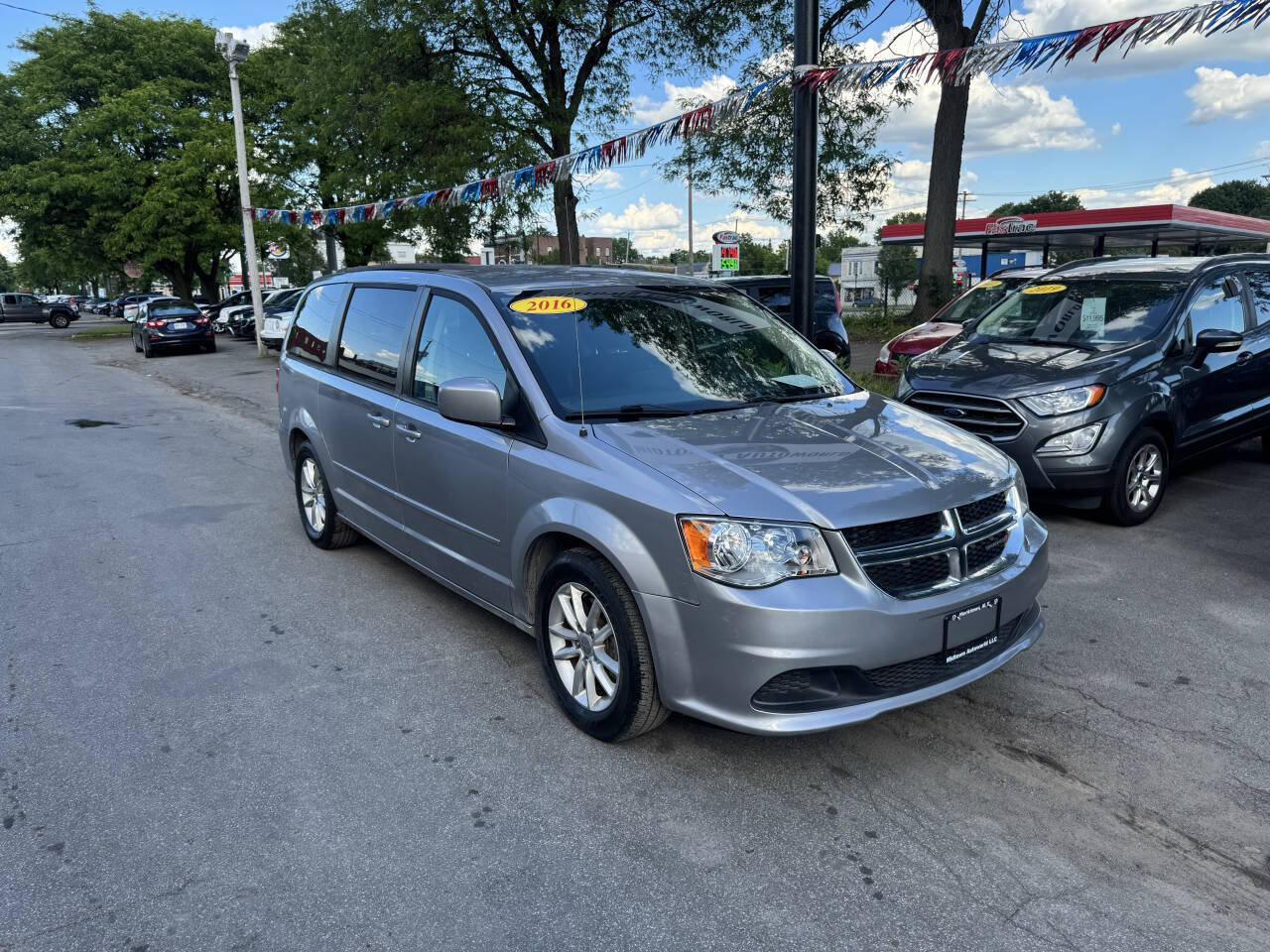 Used 2016 Dodge Grand Caravan SXT FWD image 1