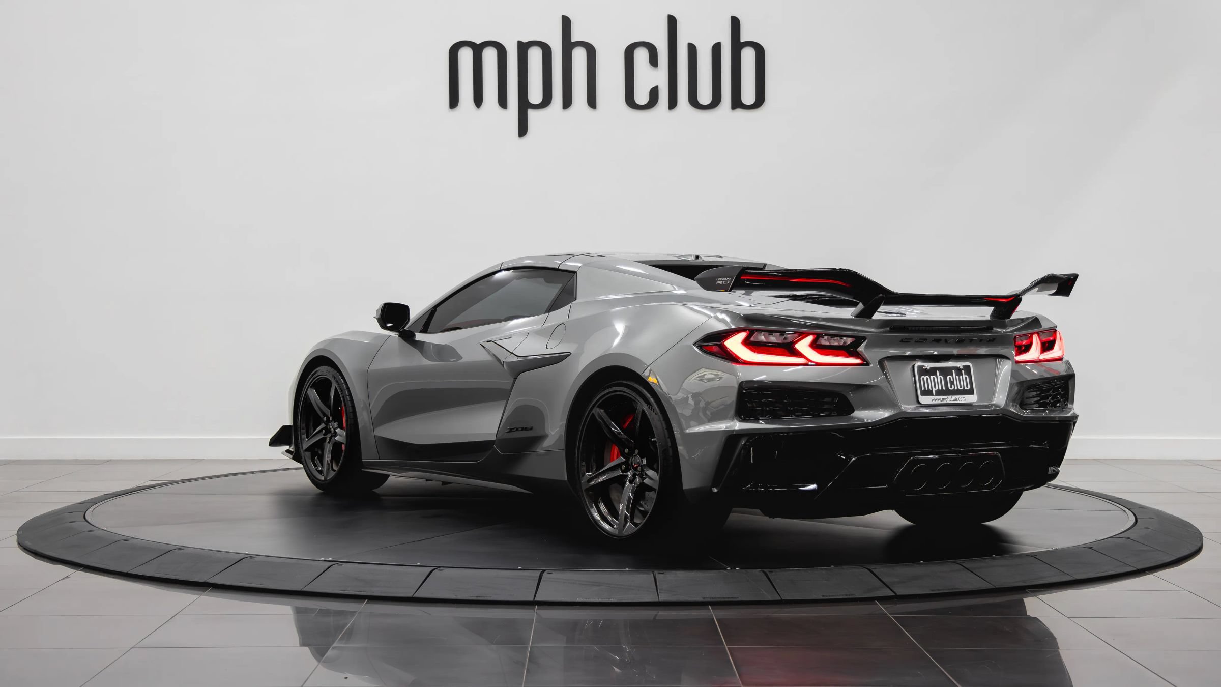Used 2024 Chevrolet Corvette Z06 w/ Z07 Performance Package RWD image 6