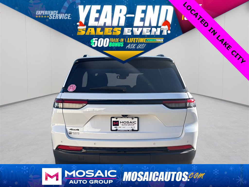 Used 2024 Jeep Grand Cherokee Altitude image 4